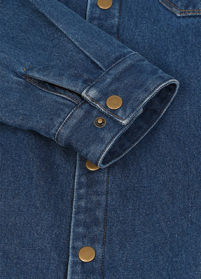 Close-up of the cuff on blue men's classic denim fleece lined shirt jacket-XR8527LS-S,XR8527LS-M,XR8527LS-L,XR8527LS-XL,XR8527LS-XXL
