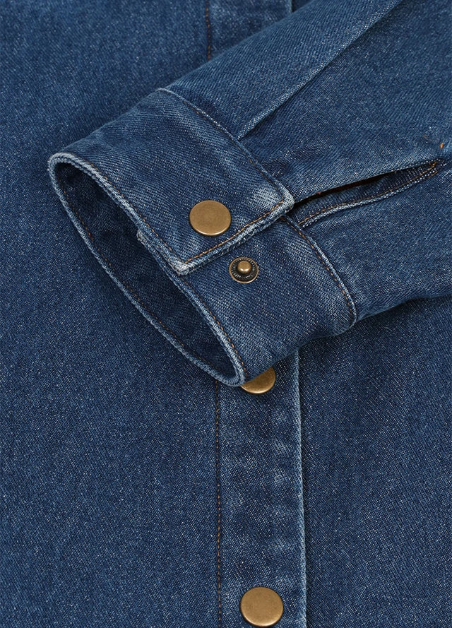 Close-up of the cuff on blue women's classic fleece lined denim shirt jacket-XR8528LS-S,XR8528LS-M,XR8528LS-L,XR8528LS-XL,XR8528LS-XXL