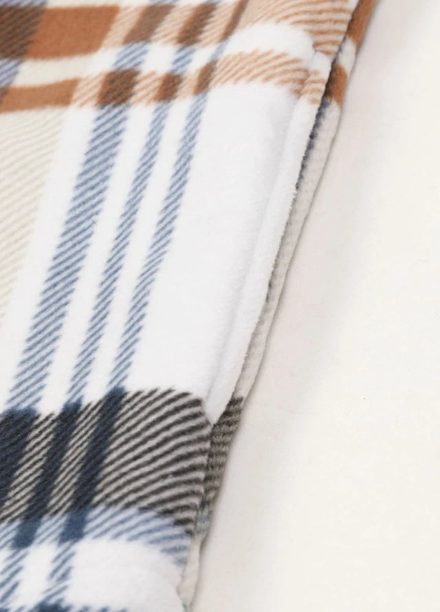 Close up of the seam pocket of a white and blue fleece lined shacket for men