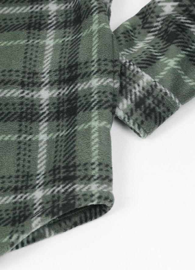 Detailed view of the handpocket of the green gray cozy men's plaid shirt jacket