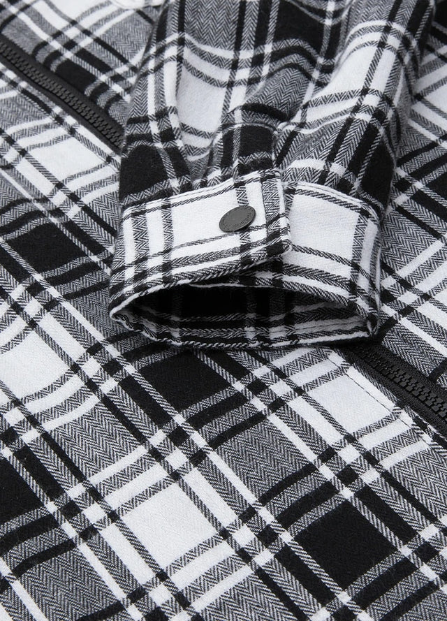 Close-up of the cuff of black and white cold resistance flannel hooded jacket for men
