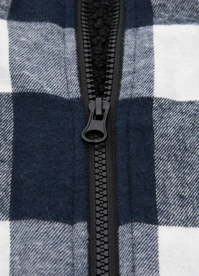 Close-up of the zipper of the navy white men's zipper flannel hooded jacket