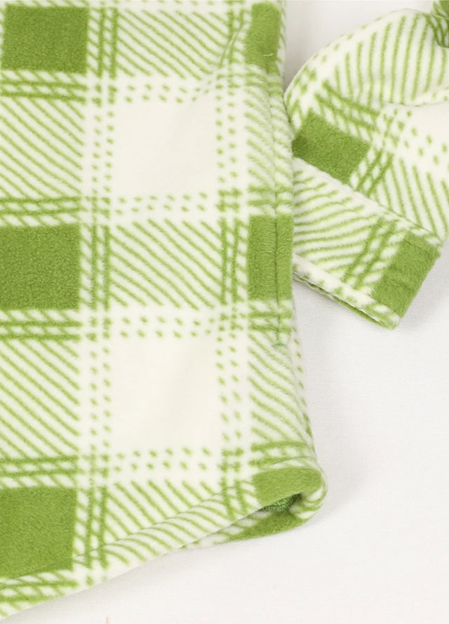 Close-up of a womens sherpa lined green fleece shacket side pocket