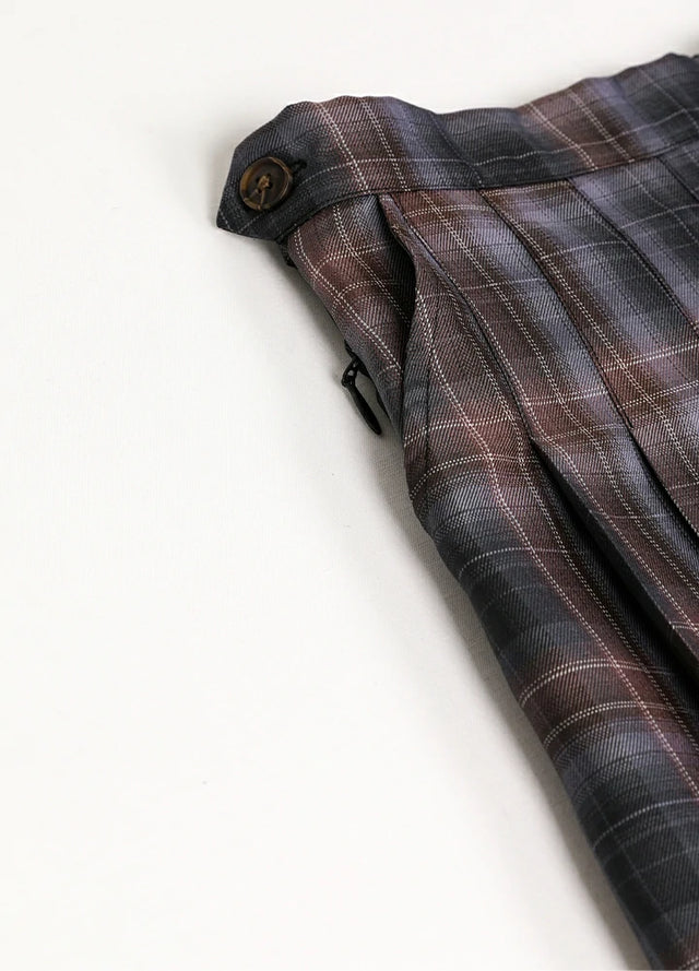 Close-up of women's gray pink high-waisted mini skirt side pocket