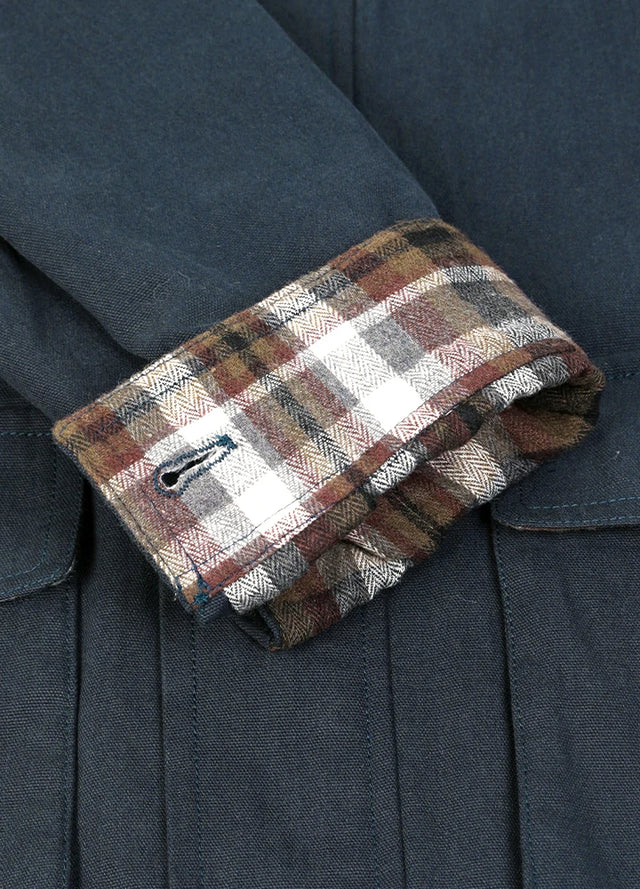 Detailed view of the cuff of the navy men's heritage vintage field jacket-XR807NY-M,XR807NY-L,XR807NY-XL,XR807NY-XXL