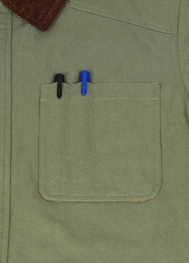 Detailed view of the pocket of the army green men's classic vintage field jacket-XR807AG-M,XR807AG-L,XR807AG-XL,XR807AG-XXL