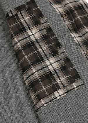 Close-up of a gray knit top with a contrasting plaid lining panel in brown, beige, and black, featuring a buttoned collar-XR1302KAF-S,XR1302KAF-M,XR1302KAF-L,XR1302KAF-XL,XR1302KAF-XXL