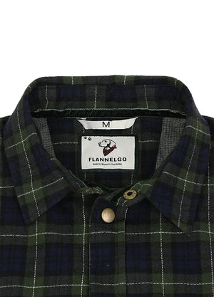 Close-up of a Flannelgo plaid button-down shirt collar, showing a white brand label with a bear logo and a dark green and navy tartan pattern-XR1302SGLL-S,XR1302SGLL-M,XR1302SGLL-L,XR1302SGLL-XL,XR1302SGLL-XXL