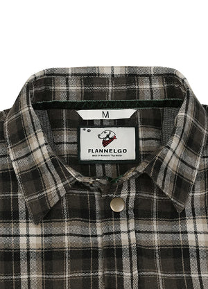 Close-up of a Flannelgo plaid button-down shirt collar, showing the brand label with a dog logo and a silver metal button-XR1302KAF-S,XR1302KAF-M,XR1302KAF-L,XR1302KAF-XL,XR1302KAF-XXL