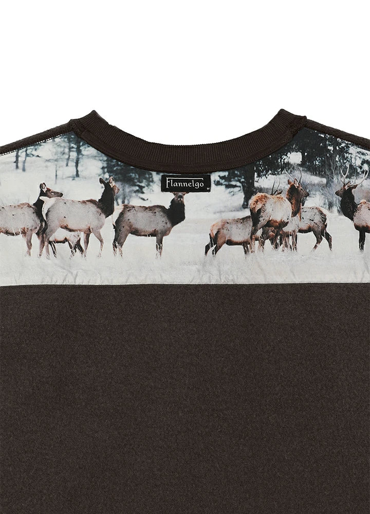 Detail view of the neckline of Dark gray sweatshirt with a pattern of deer-XR3426ZS-S,XR3426ZS-M,XR3426ZS-L,XR3426ZS-XL,XR3426ZS-XXL