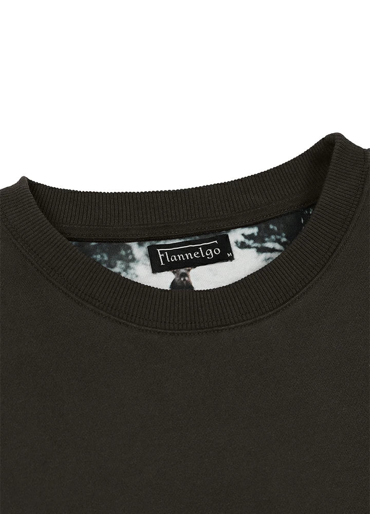 Close-up of a men's dark olive green crewneck sweatshirt-XR3426ZS-S,XR3426ZS-M,XR3426ZS-L,XR3426ZS-XL,XR3426ZS-XXL