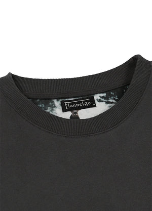 Close view of the neckline of the men's wildlife sweatshirt-XR3426HuiS-S,XR3426HuiS-M,XR3426HuiS-L,XR3426HuiS-XL,XR3426HuiS-XXL