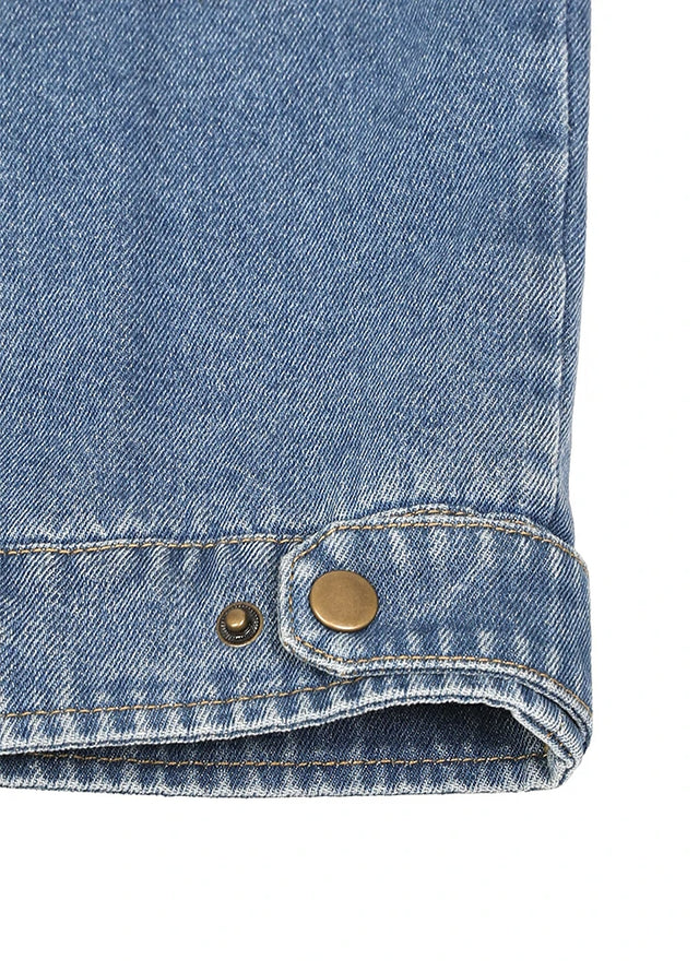 Detailed view of the hem of a blue denim jacket with a dark brown corduroy collar-XR8539LS-S,XR8539LS-M,XR8539LS-L,XR8539LS-XL,XR8539LS-XXL