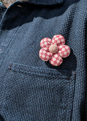 Blumenkarierte Karo-Brosche