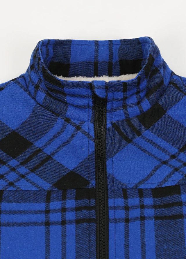Close-up view of the collar detail on the kid's full zip-up lambswool-lined jacket in Blue Black
