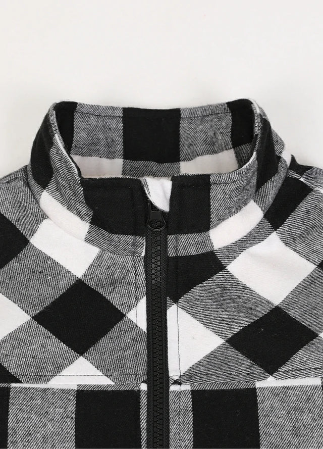 Close-up view of the collar detail on the kid's full zip-up lambswool-lined jacket in black and white
