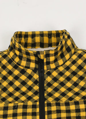 Close-up view of the collar detail on the kid's full zip-up lambswool-lined jacket in yellow black