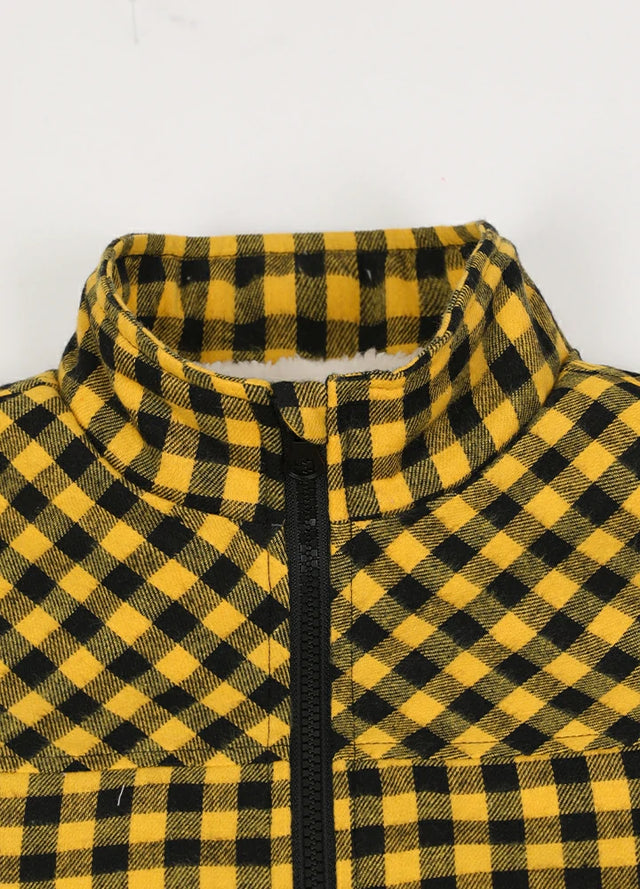Close-up view of the collar detail on the kid's full zip-up lambswool-lined jacket in yellow black