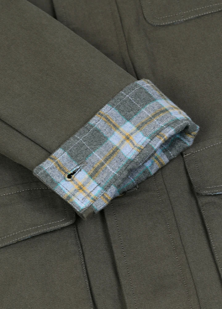 Detailed view of the cuff of the gray men's classic field shirt jacket-XR807GY-M,XR807GY-L,XR807GY-XL,XR807GY-XXL