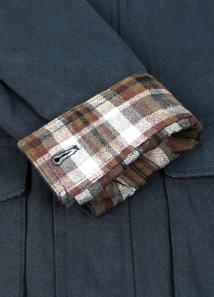Detailed view of the cuff of the navy men's heritage vintage field jacket-XR807NY-M,XR807NY-L,XR807NY-XL,XR807NY-XXL