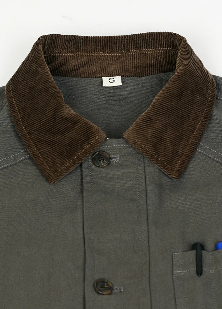 Close-up of the lapel of the gray men's classic field shirt jacket-XR807GY-M,XR807GY-L,XR807GY-XL,XR807GY-XXL